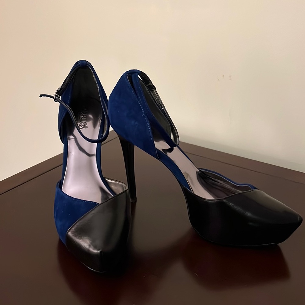 Carlos Santana Capelli Blue Suede Black Leather pumps